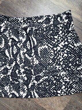 Skort Black & White Geometric Print Sz Lg by Spunk Wear